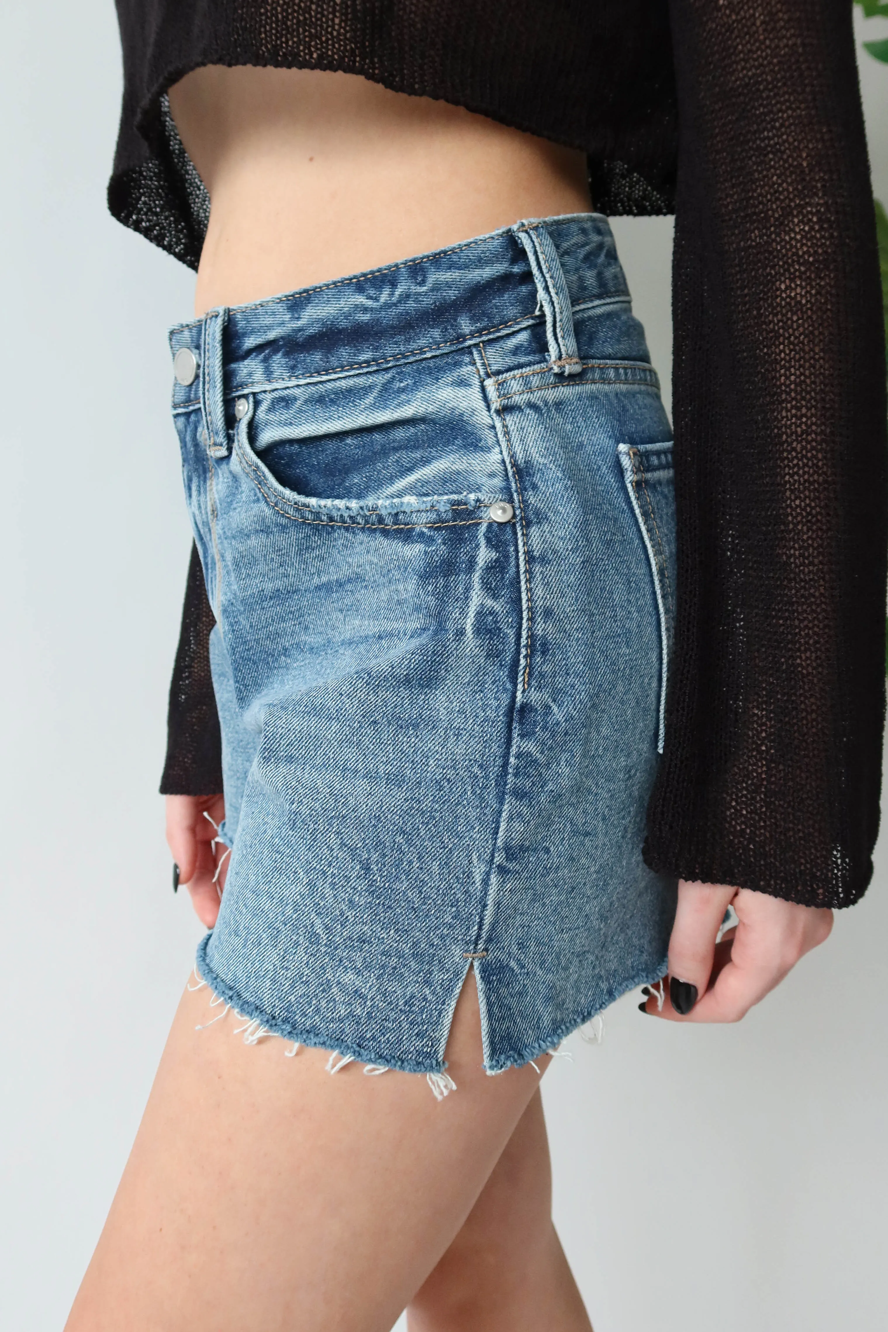 Cool Down Shorts in Medium Wash