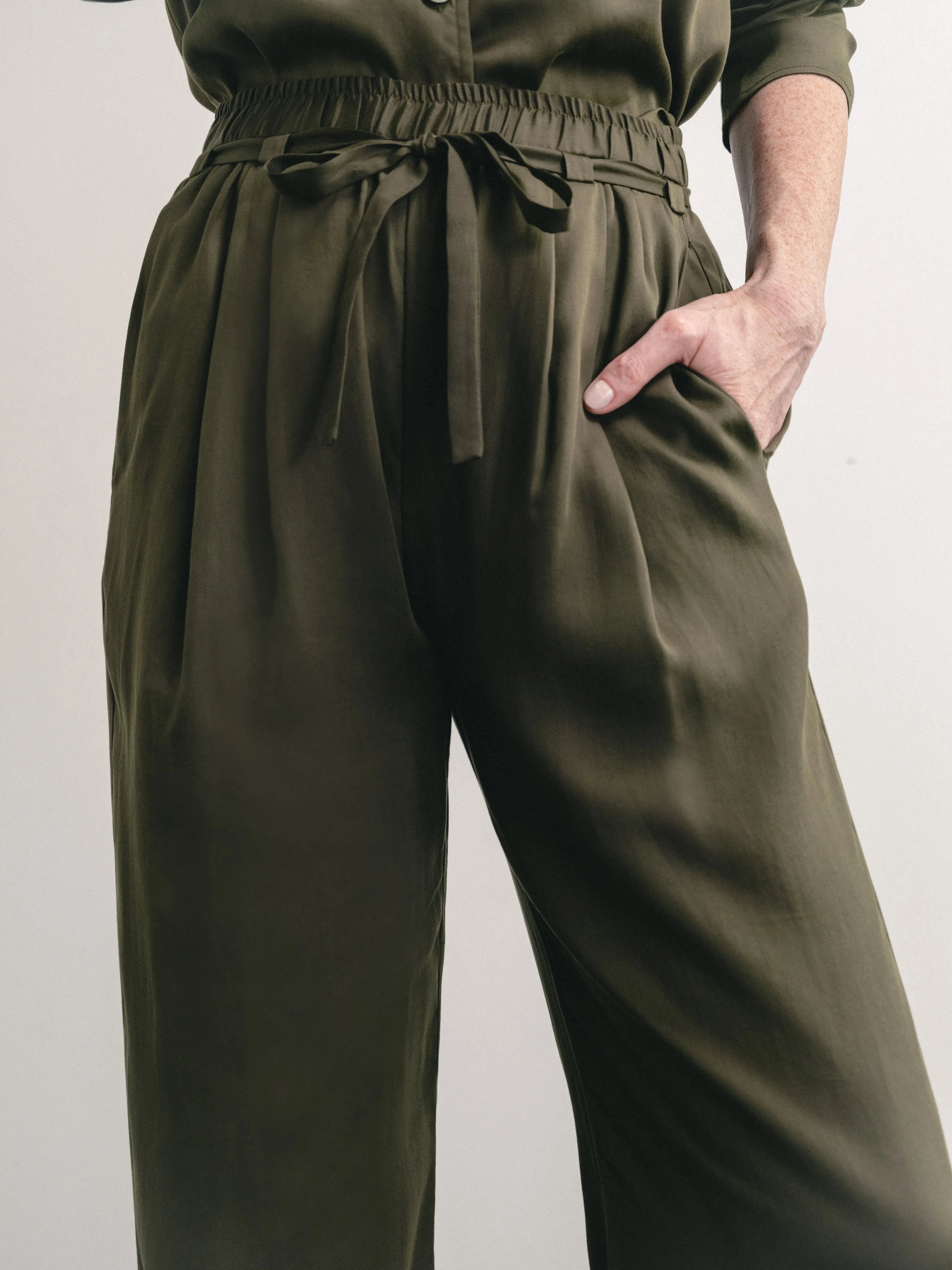 Ease Wide Leg Pant